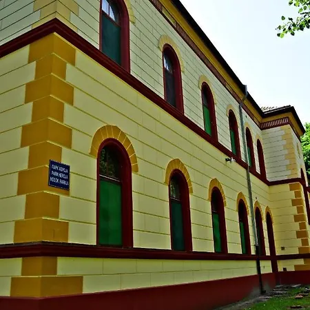 Depandans Jezero 호텔 팔릭