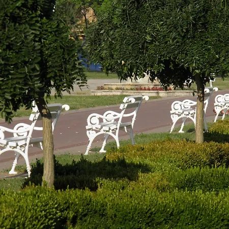 Depandans Jezero 호텔 4*